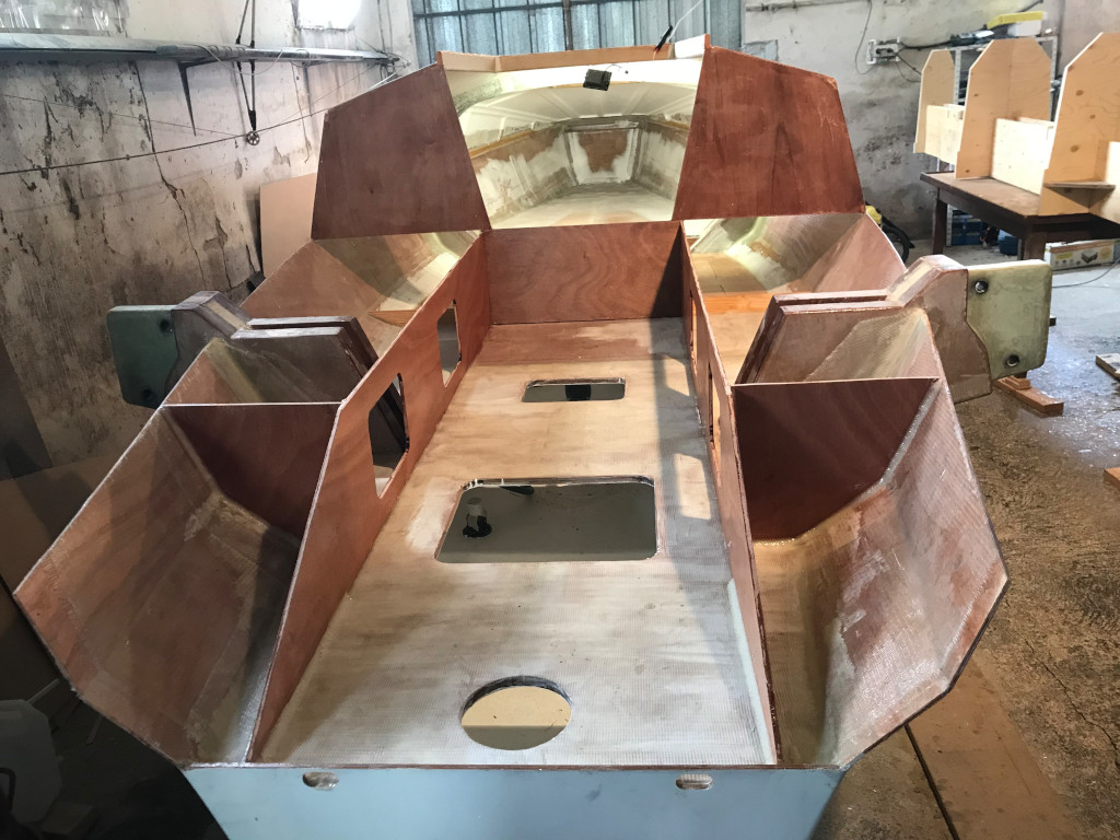 Pose des facades des banquettes de cockpit